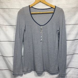 gray white long henley sleeve shirt top Gap Body M